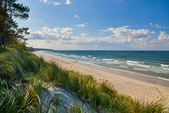 Ilustracja AI: Plaża w Gąskach