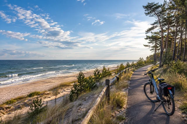 Ilustracja AI: Velo Baltica w Chłopach